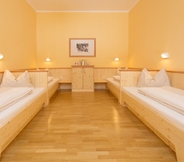 Kamar Tidur 2 JUFA Hotel Gitschtal