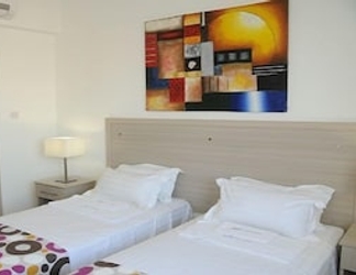 Kamar Tidur 2 Frixos Suites Hotel Apts