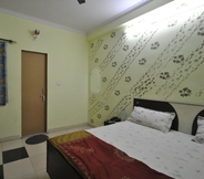 Bedroom 7 Hotel Satkar