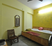 Bedroom 4 Hotel Satkar