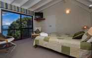 Kamar Tidur 2 By the Bay Beachfront Apartments