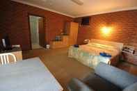 Bedroom Burra Motor Inn