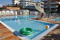 Swimming Pool D-Place Hotel & Suite