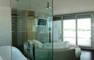 Toilet Kamar 6 D-Place Hotel & Suite