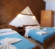 Kamar Tidur 4 Skala Hotel