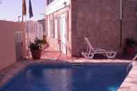 Swimming Pool Hostal la Paloma II