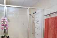 In-room Bathroom Parot Apartments