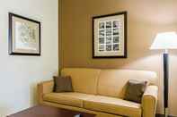 Ruang Umum Comfort Inn & Suites Lawrence - University Area