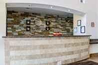 Lobi Comfort Inn & Suites Lawrence - University Area