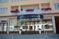 ภายนอกอาคาร Hotel Jadran