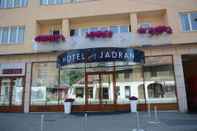ภายนอกอาคาร Hotel Jadran