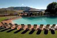 สระว่ายน้ำ Black Mountain Leisure & Conference Hotel