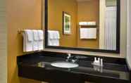 Toilet Kamar 4 Fairfield Inn & Suites Watertown Thousand Islands