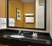 Toilet Kamar 4 Fairfield Inn & Suites Watertown Thousand Islands