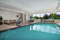 Swimming Pool Hampton Inn & Suites Salem, OR