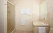 In-room Bathroom 2 Allambi Holiday Apartments