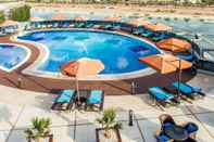 Swimming Pool Novotel Abu Dhabi Gate