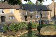 Exterior The Manor Arms