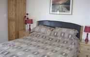 Kamar Tidur 5 The Meltham Guest House