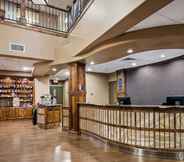 Lobi 6 Best Western Premier Ivy Inn & Suites