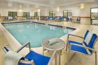 Swimming Pool TownePlace Suites Bridgeport Clarksburg