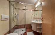 In-room Bathroom 2 Hotel Avidea