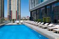 Swimming Pool Radisson Blu Hotel Istanbul Asia