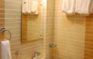 In-room Bathroom 3 Hotel Delhi Aerocity