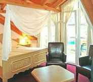 Bedroom 4 Schloss Hotel Landstuhl