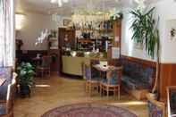 Bar, Cafe and Lounge Villa Emilia