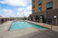 Kolam Renang Hampton Inn Atmore