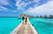 Kolam Renang 3 Centara Grand Island Resort & Spa Maldives