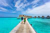 Kolam Renang Centara Grand Island Resort & Spa Maldives