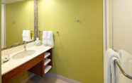 ห้องน้ำภายในห้อง 4 SpringHill Suites Pittsburgh Latrobe