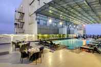 Swimming Pool Pride Plaza Hotel, Kolkata