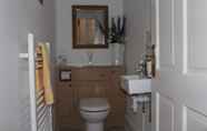 Toilet Kamar 7 St Leonards Guest House