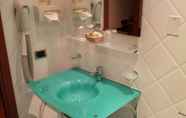 In-room Bathroom 6 Lombardia