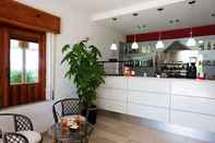 Bar, Kafe dan Lounge Caposud Residence Beach Club