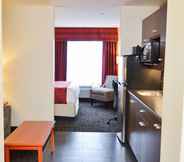 Bedroom 5 Best Western Thompson Hotel & Suites