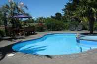 Swimming Pool Champers Motor Lodge