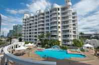 Kolam Renang Broadbeach Holiday Apartments