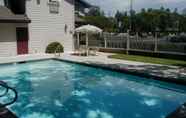 Swimming Pool 2 Murphys Inn Motel