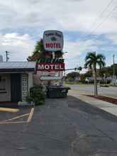 Exterior 4 Three Oaks Motel