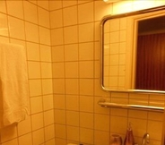 Toilet Kamar 6 Fagerlund Hotell