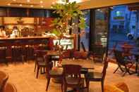 บาร์ คาเฟ่ และเลานจ์ Ryukyu Sun Royal Hotel