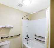 In-room Bathroom 5 Rodeway Inn & Suites South of Fiesta Park