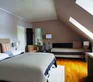 Bedroom 3 Alcedo Hotel