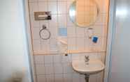 In-room Bathroom 3 Hotel Seeschloesschen