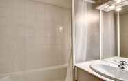 Phòng tắm bên trong 4 Vacancéole – Le Domaine du Bosquet