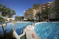 สระว่ายน้ำ Aparthotel Alcúdia Beach